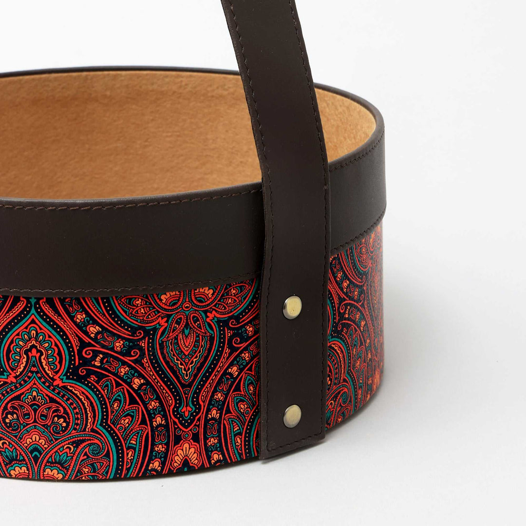 Timeless Round Basket for Classic and Versatile Gift Hampers