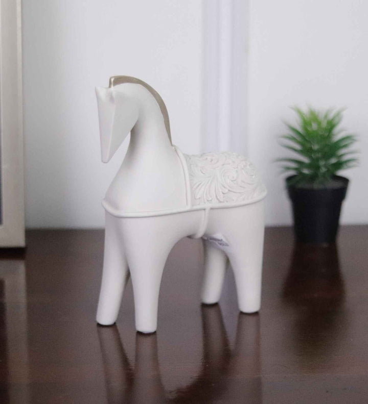 Expobazaar Elegant Horse Resin Sculpture for Contemporary Home Decor