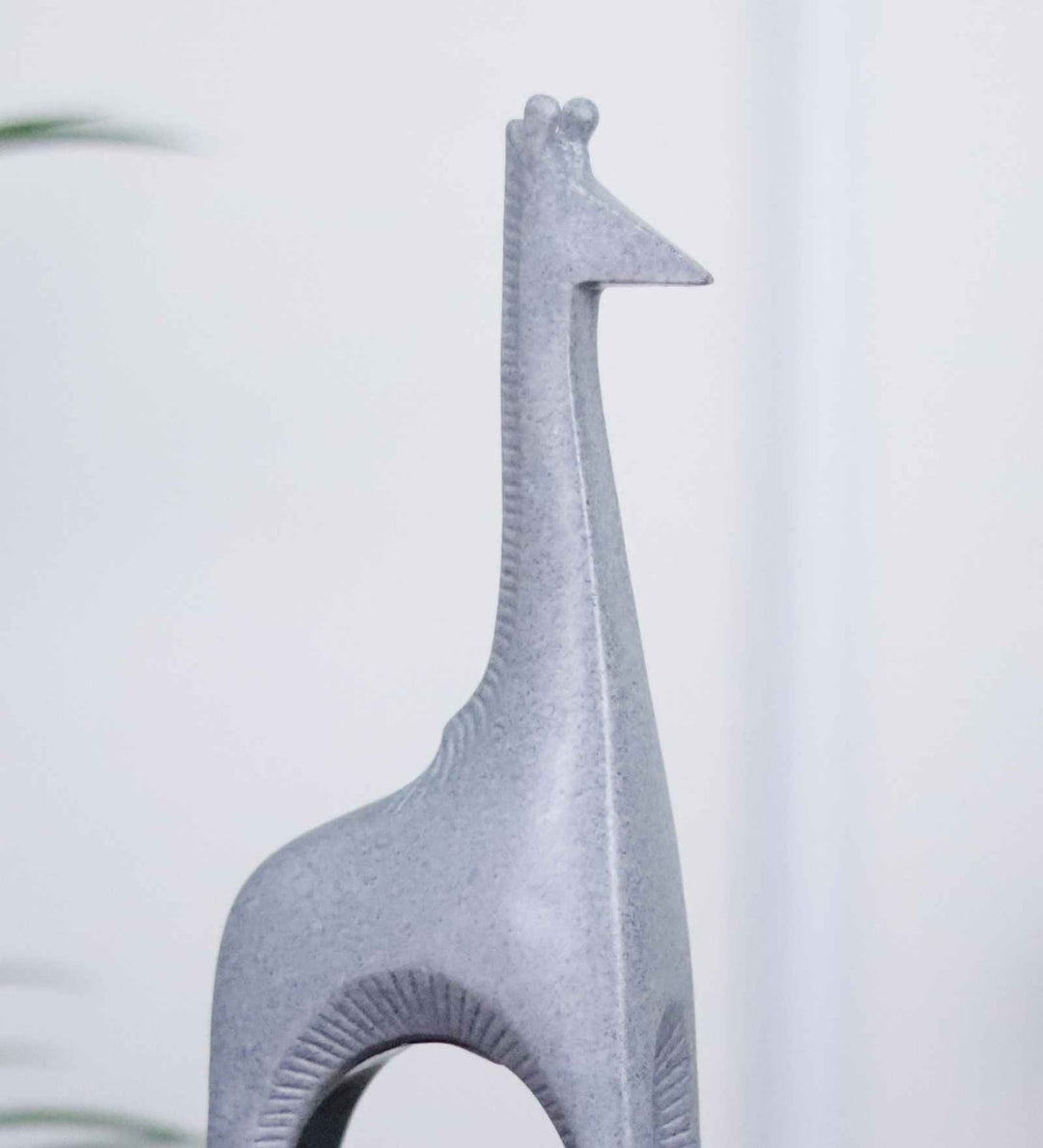Expobazaar Minimalist Giraffe Resin Sculpture for Modern Home Decor