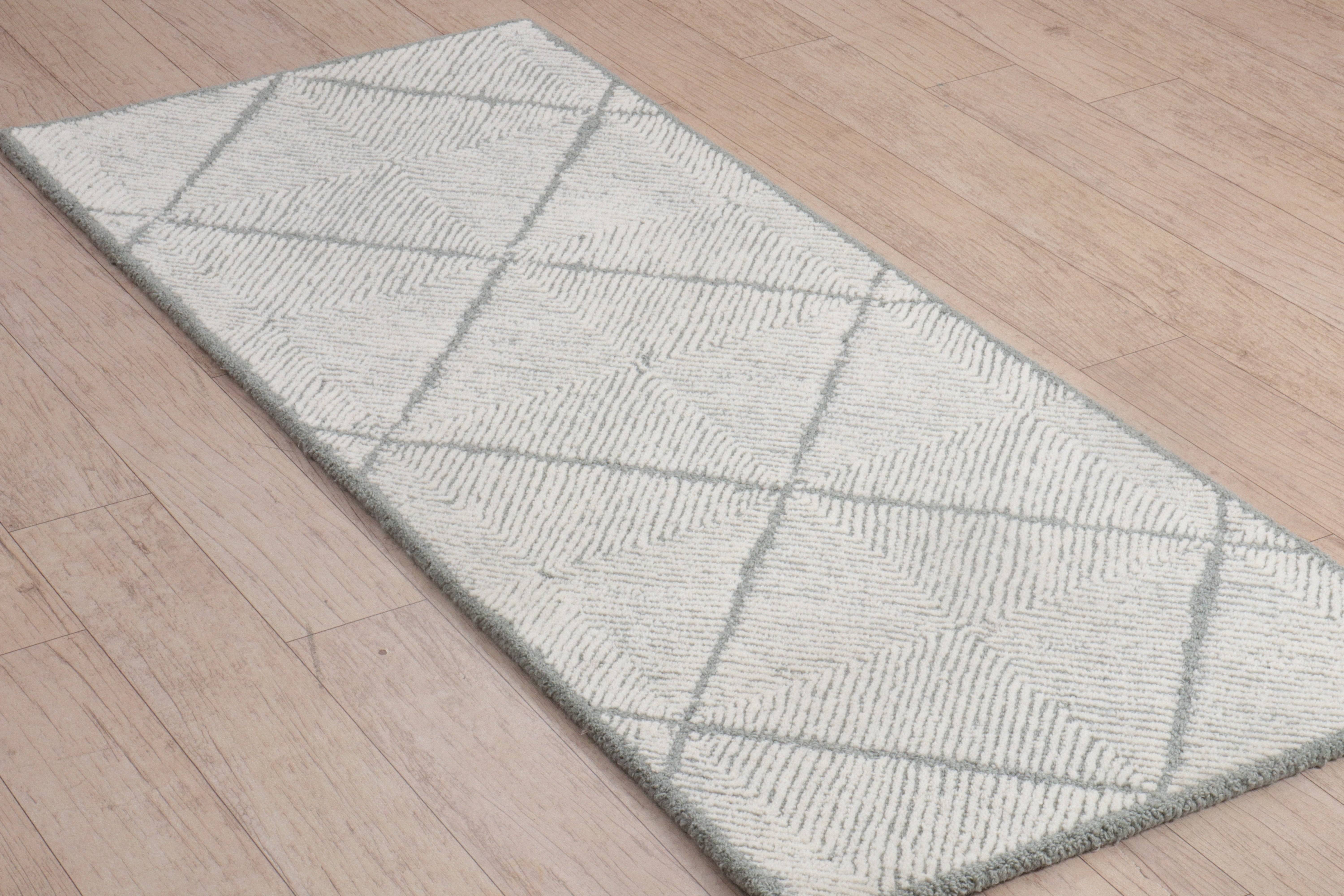 Diamond Weaves the Radiant Path | Hand-Tufted Wool Hallway Elegance