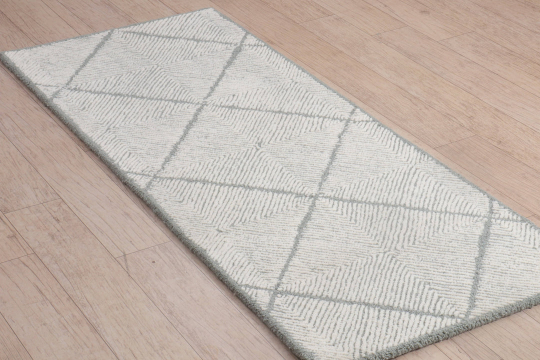 Diamond Weaves the Radiant Path | Hand-Tufted Wool Hallway Elegance