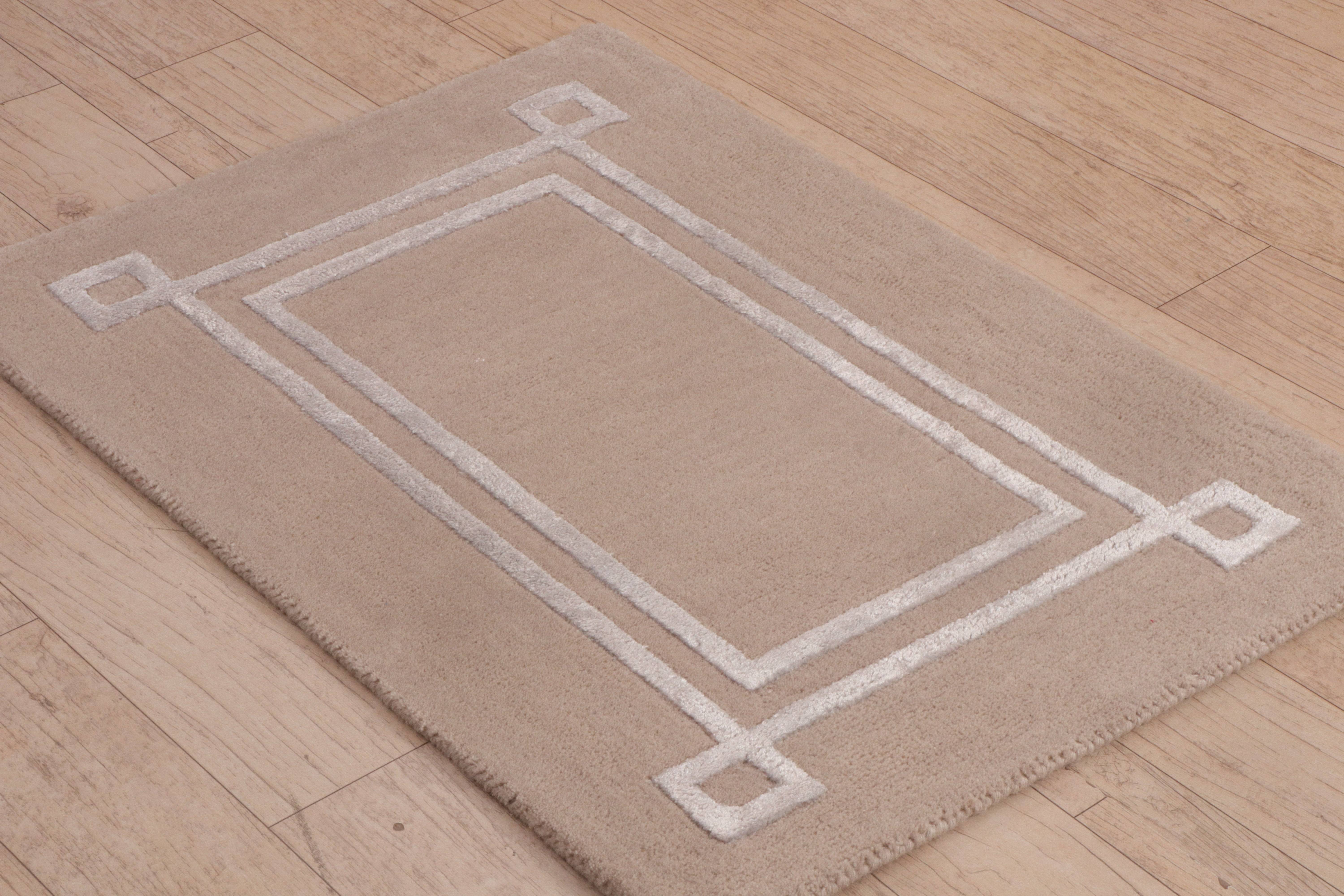 Oblong Contours the Sleek Silhouette | Hand-Tufted Wool-Viscose Doorway Chic