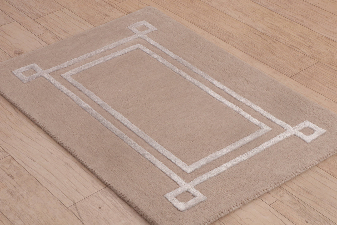 Oblong Contours the Sleek Silhouette | Hand-Tufted Wool-Viscose Doorway Chic