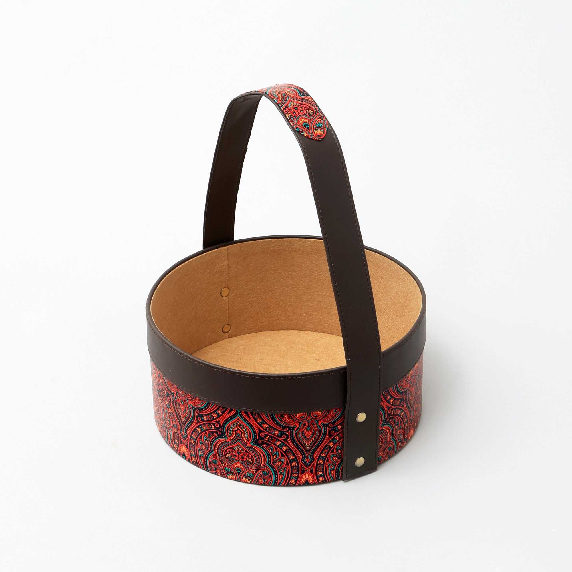 Timeless Round Basket for Classic and Versatile Gift Hampers 