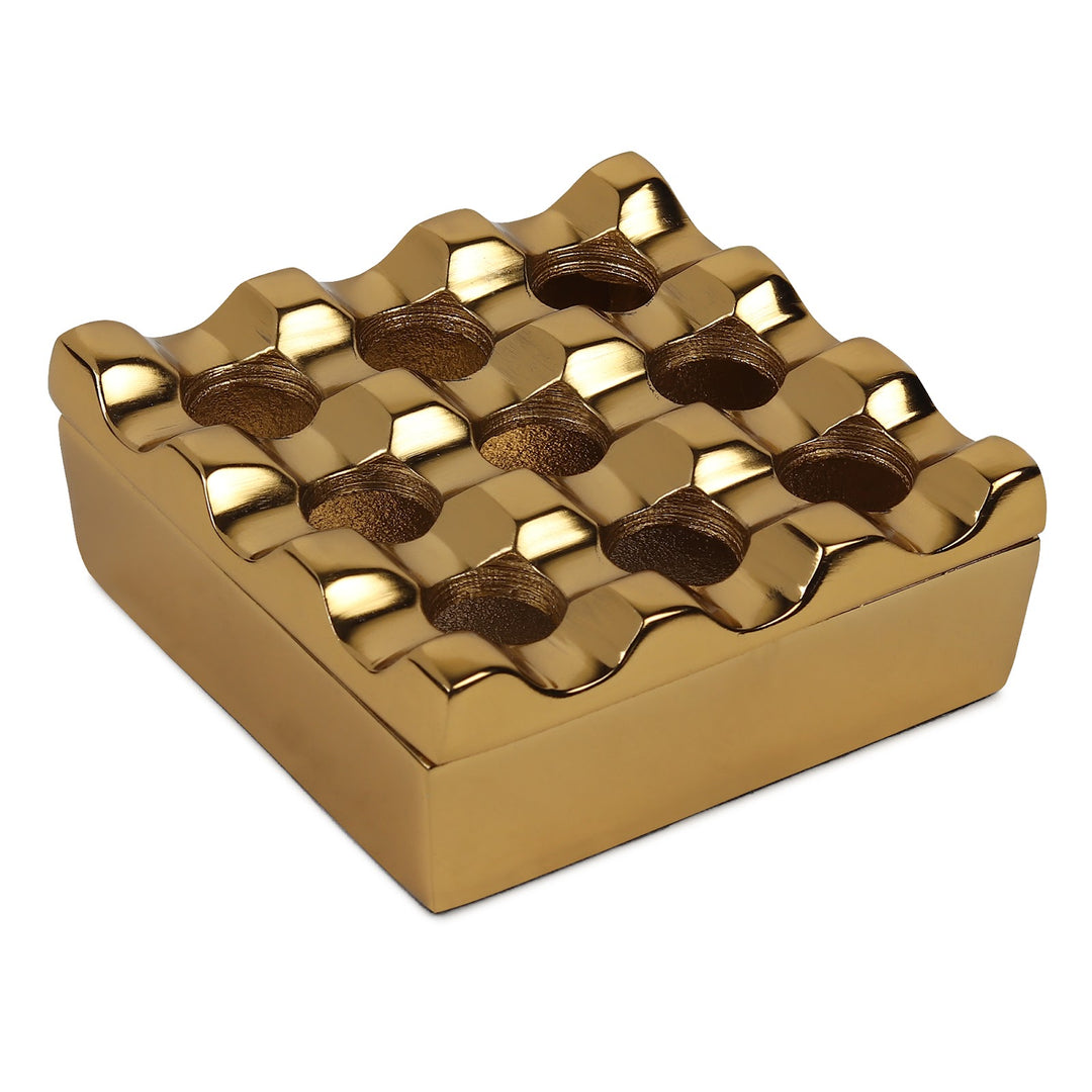 Expobazaar AlaricÂ’s gold ashtray