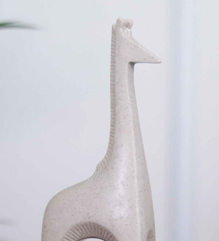 Expobazaar Minimalist Giraffe Resin Sculpture for Modern Home Decor