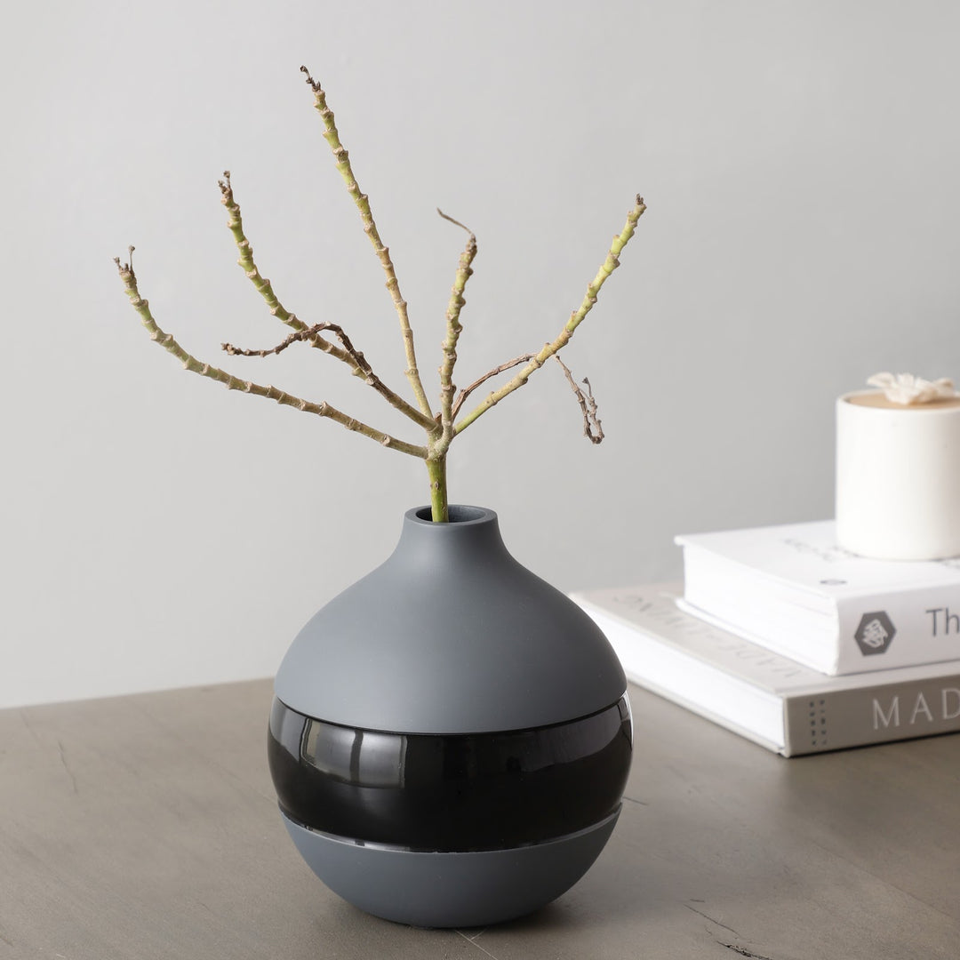Expobazaar Klova Graphite Vase With Black Enamel