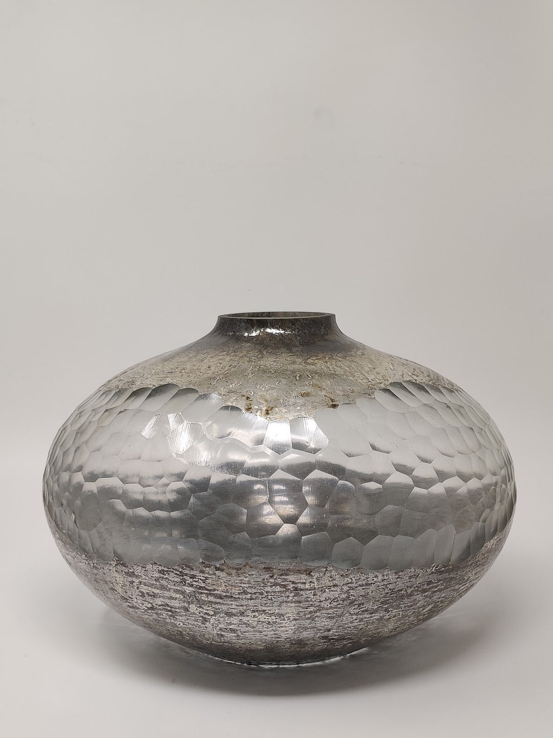 Expobazaar Antique Aluminium Mid Chisel Cut Vase