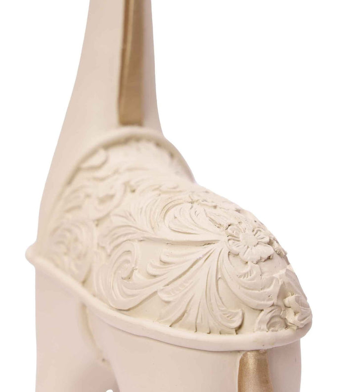 Expobazaar Modern Giraffe Resin Sculpture for Elegant Home Decor