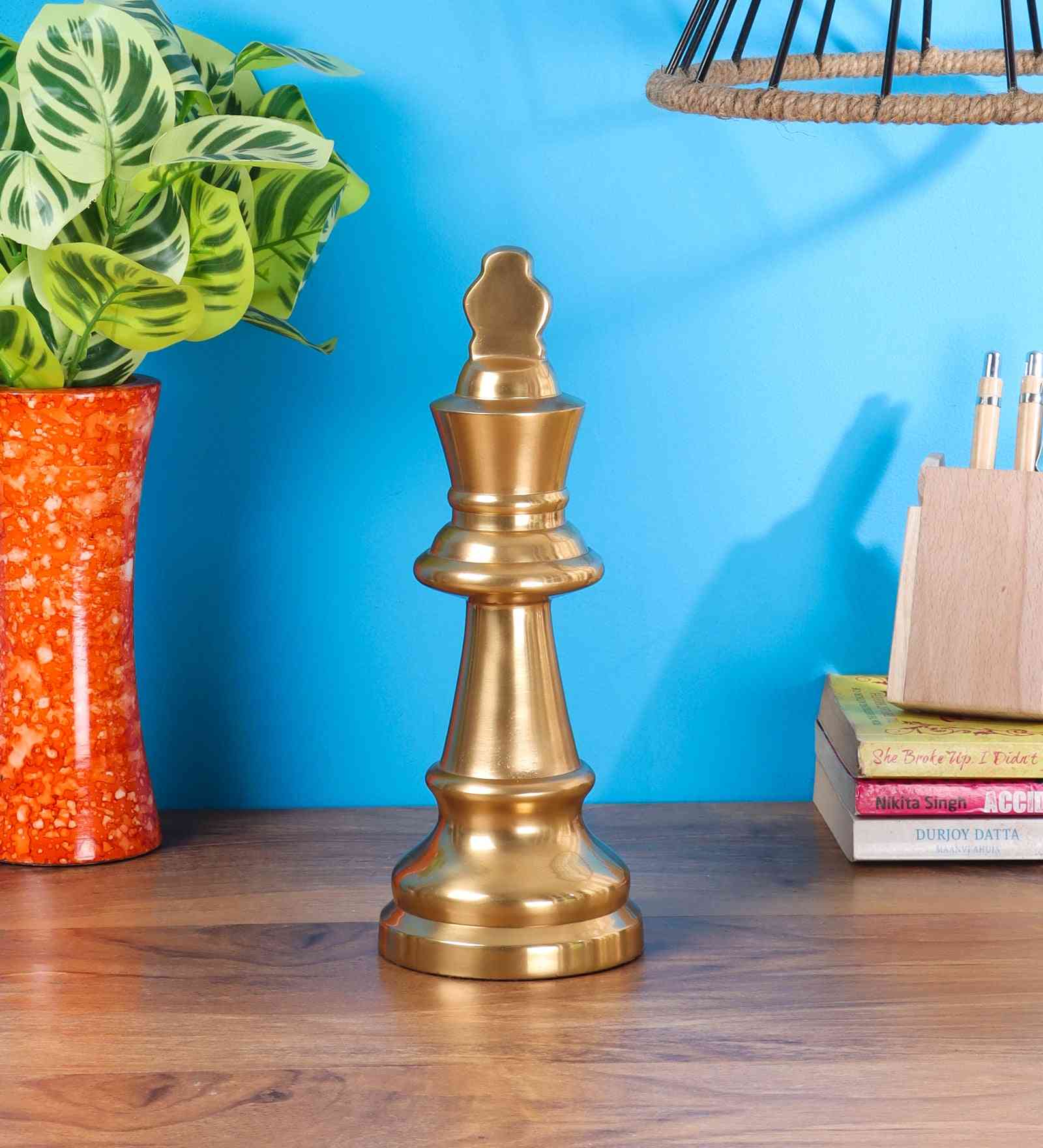 Chessmaster Tactical Figurine | Symbolic Decor for Strategic Minds