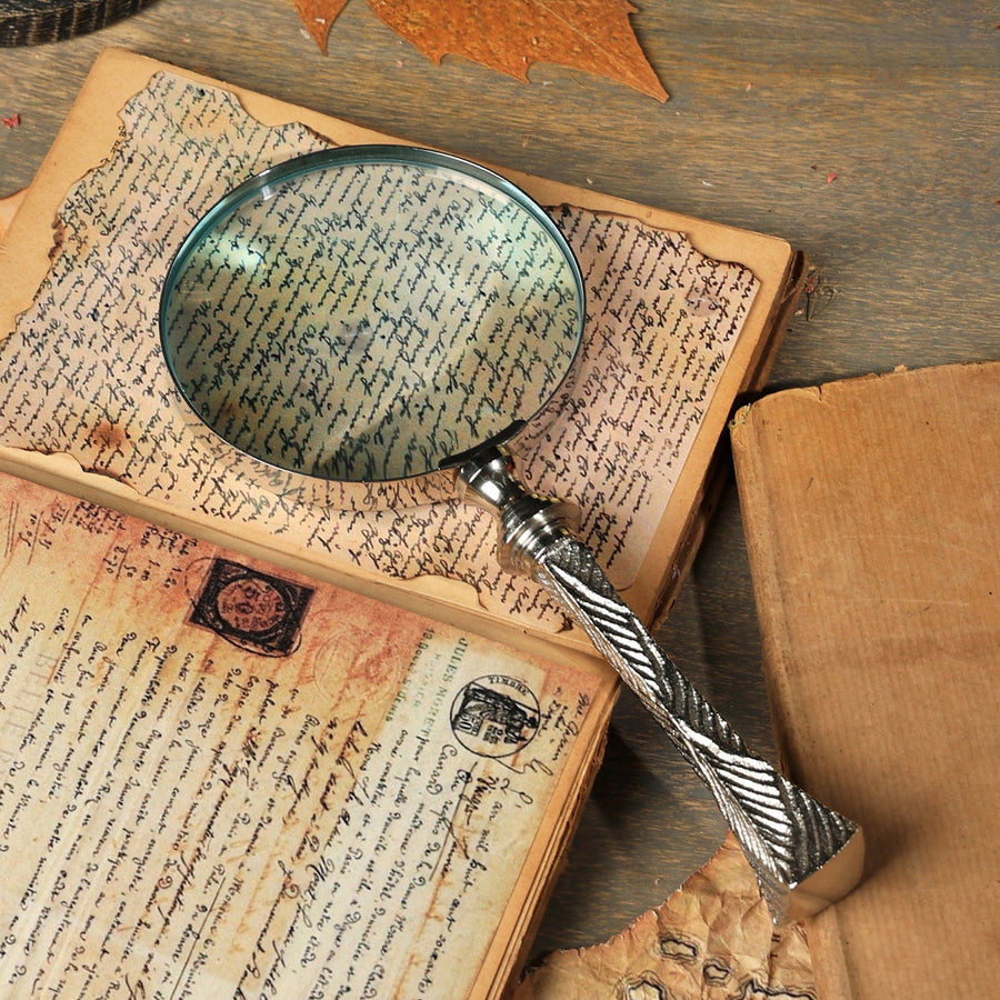 Beta Round Handheld Table Magnifier