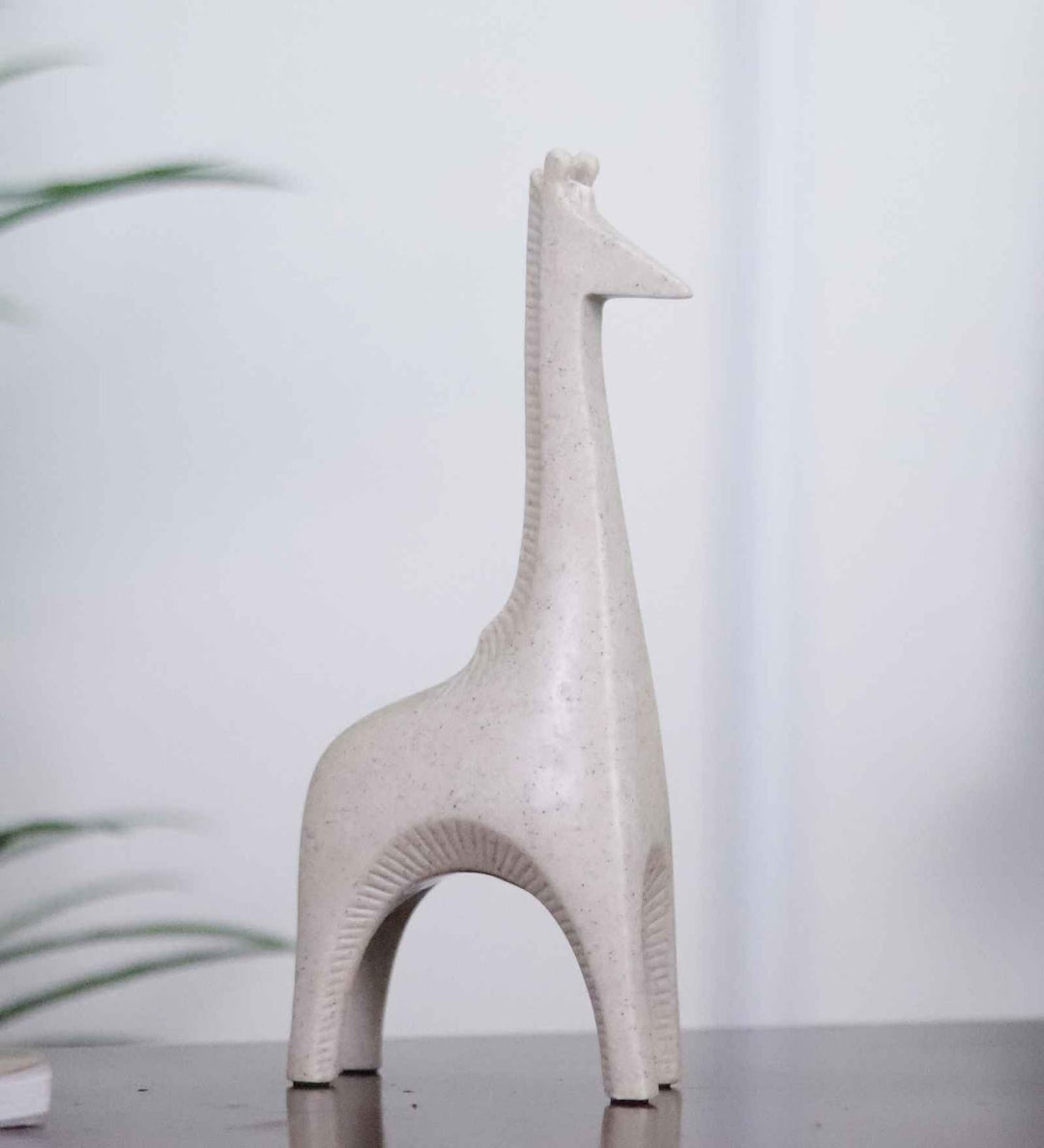 Expobazaar Minimalist Giraffe Resin Sculpture for Modern Home Decor