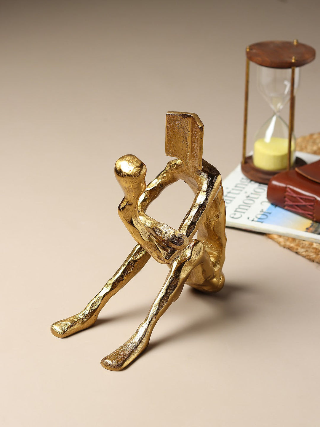 Expobazaar Pensive Reader in gold