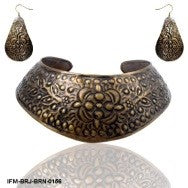 Handcrafted Regal Aureate Brass Collar with Earrings