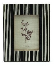 Modern Resin Photo Frame with Straight Line Pattern