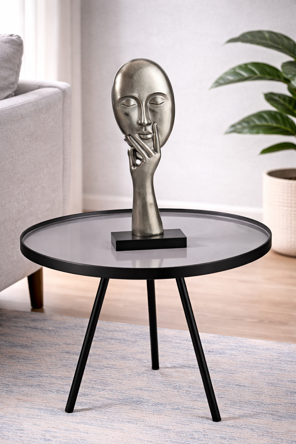 Contemporary Face-Shaped Aluminium Décor Accent for Home & Office