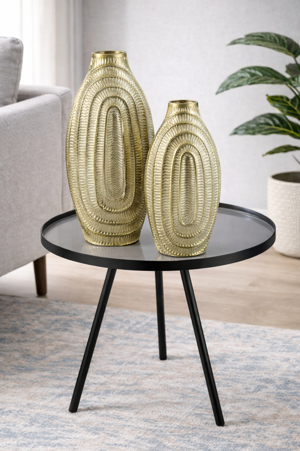 Luxury Metallic Concentric Aluminium Decorative Vase Showpiece