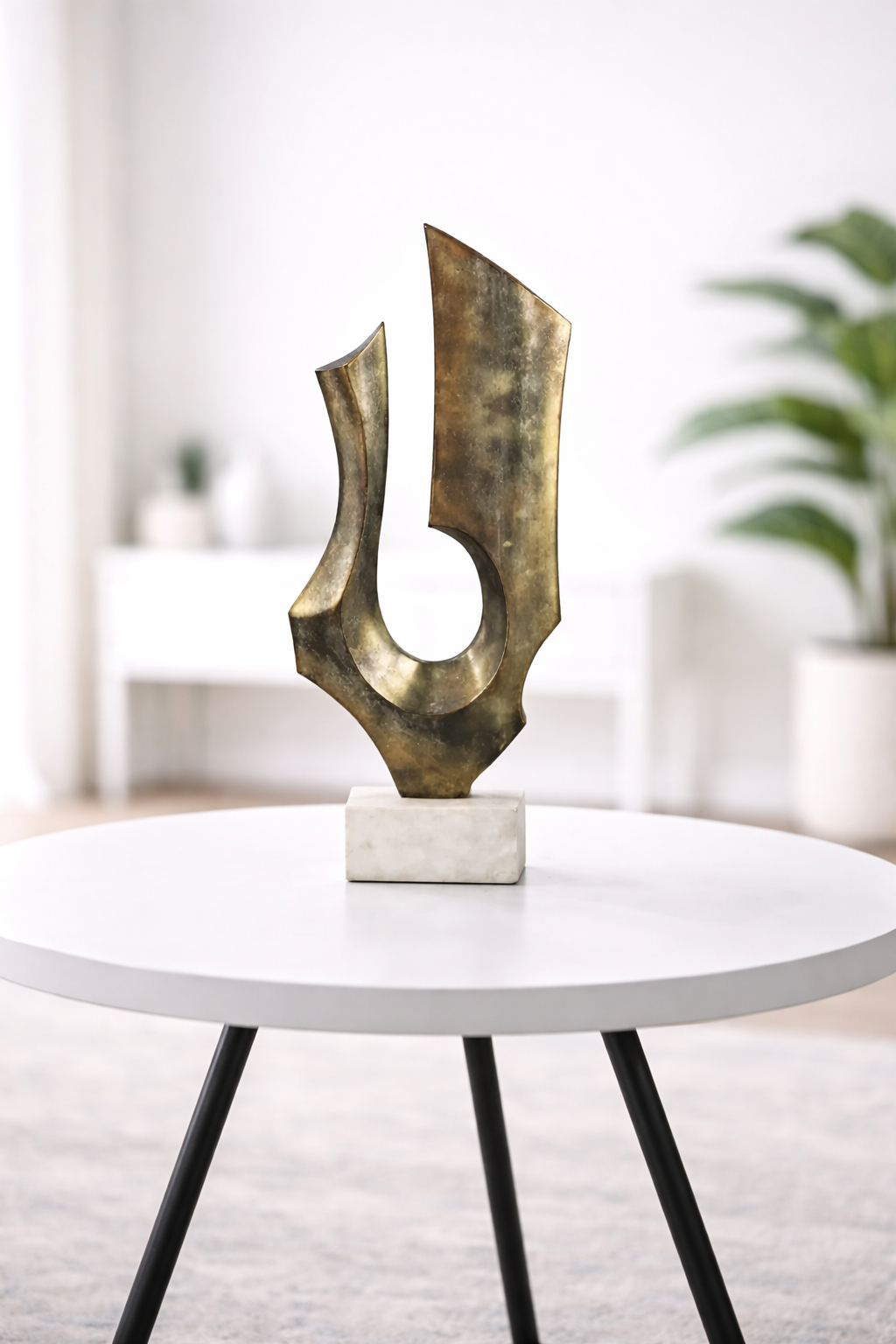 Minimalist Curved Aluminium Art Décor Accent for Home & Office