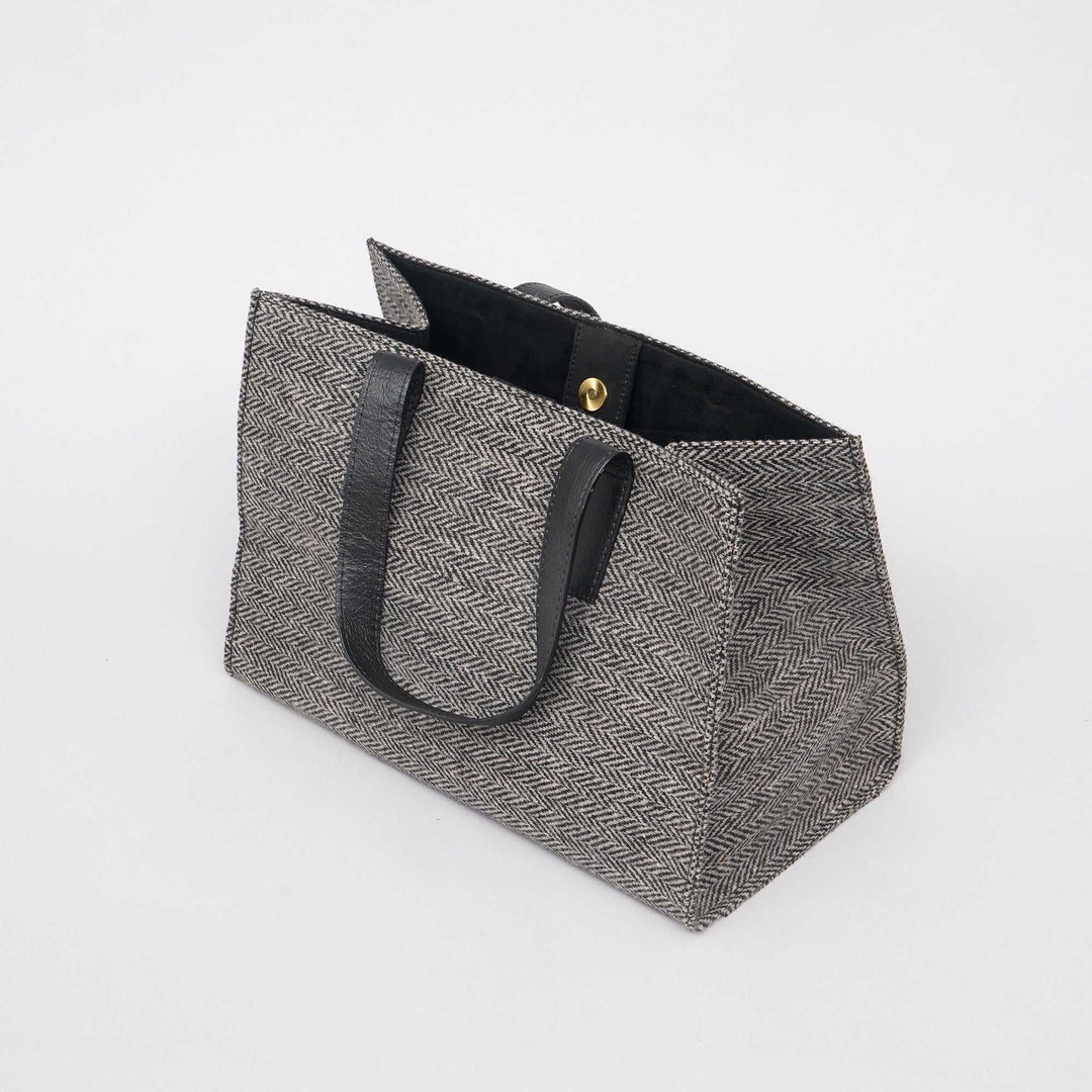 Unisex Black and Honey Handbag for Bold Refined Daily Use