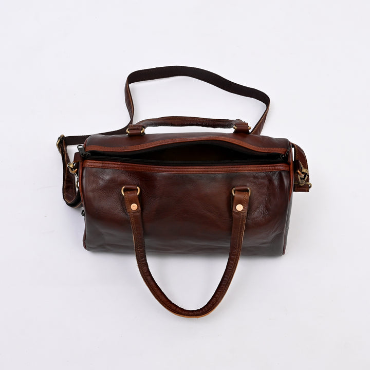 Compact Goat Leather Duffle Bag: Rugged Elegance for Everyday Adventures