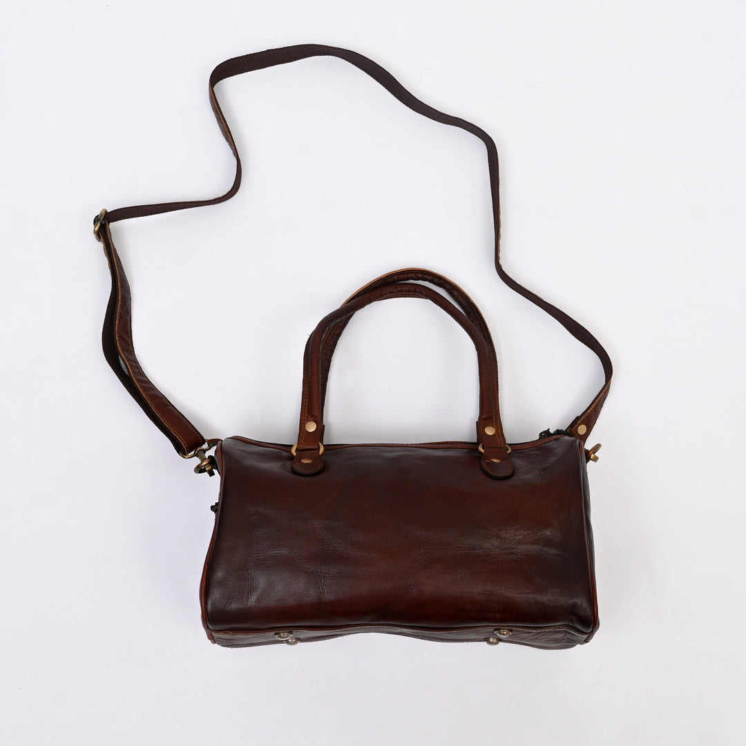 Compact Goat Leather Duffle Bag: Rugged Elegance for Everyday Adventures