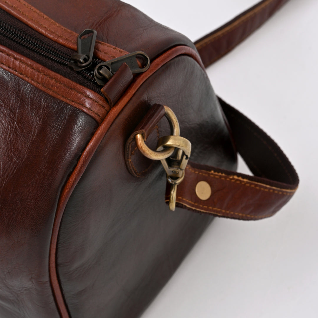 Compact Goat Leather Duffle Bag: Rugged Elegance for Everyday Adventures