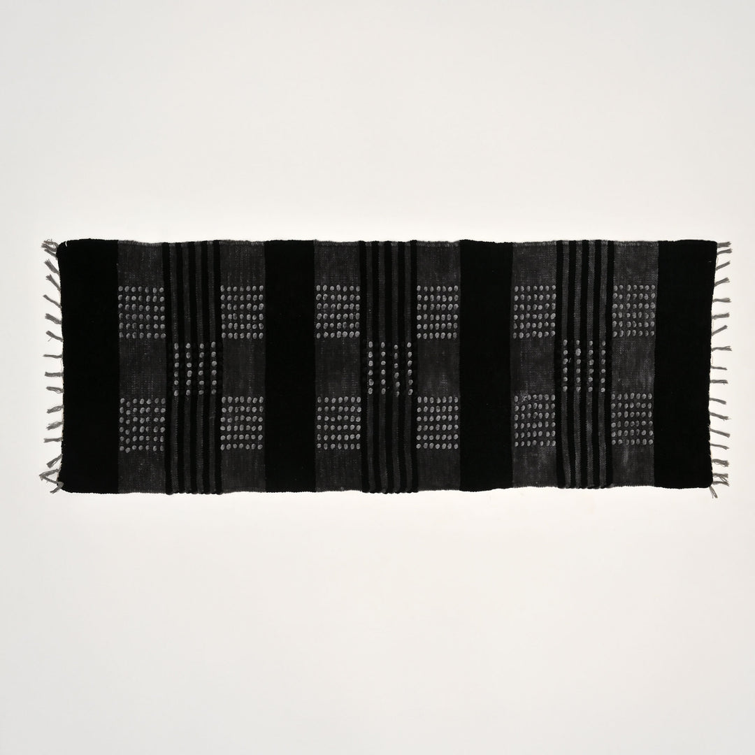Handcrafted Aashan Patta: Black & Grey Handloom Elegance