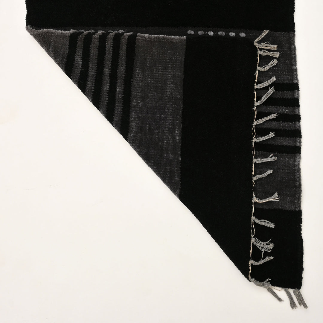 Handcrafted Aashan Patta: Black & Grey Handloom Elegance