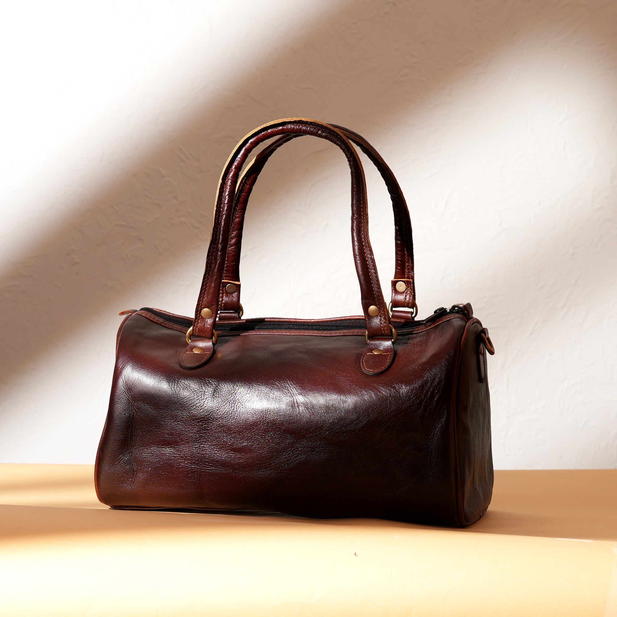 Compact Goat Leather Duffle Bag: Rugged Elegance for Everyday Adventures