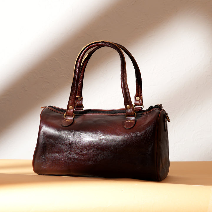 Compact Goat Leather Duffle Bag: Rugged Elegance for Everyday Adventures