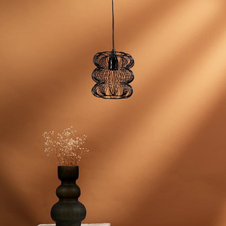 Black Iron Hanging Pendant Light – Sleek Industrial Style Lamp
