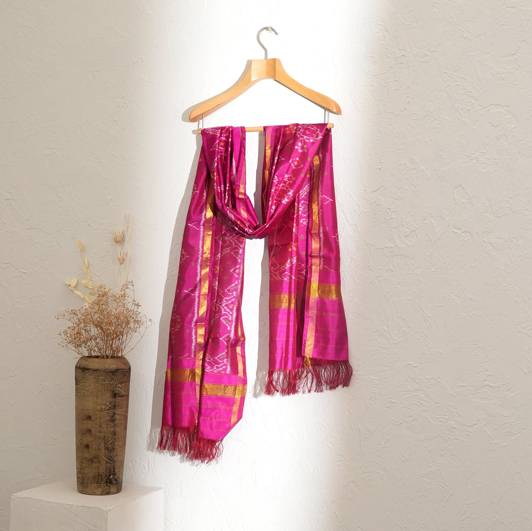 Pink Patola Handloom Silk Stole: Elegant Traditio