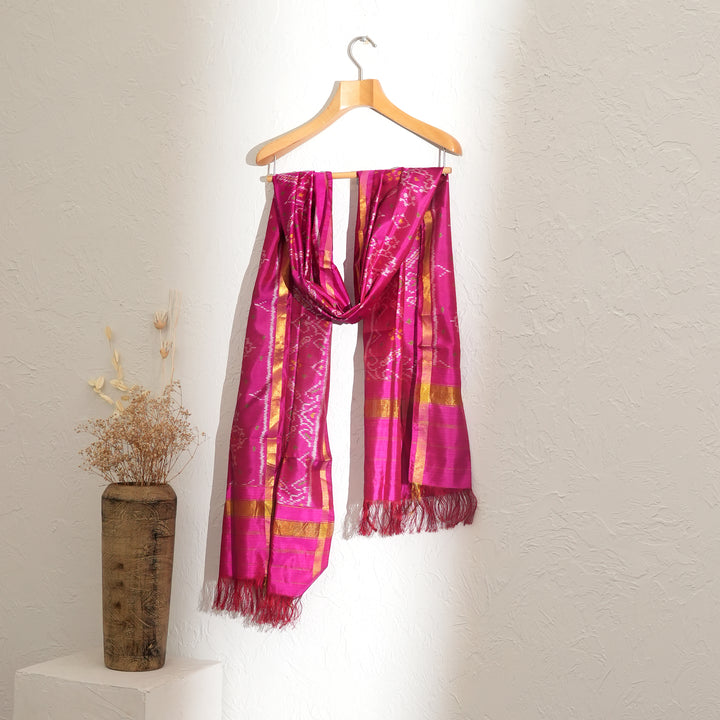 Pink Patola Handloom Silk Stole: Elegant Traditio