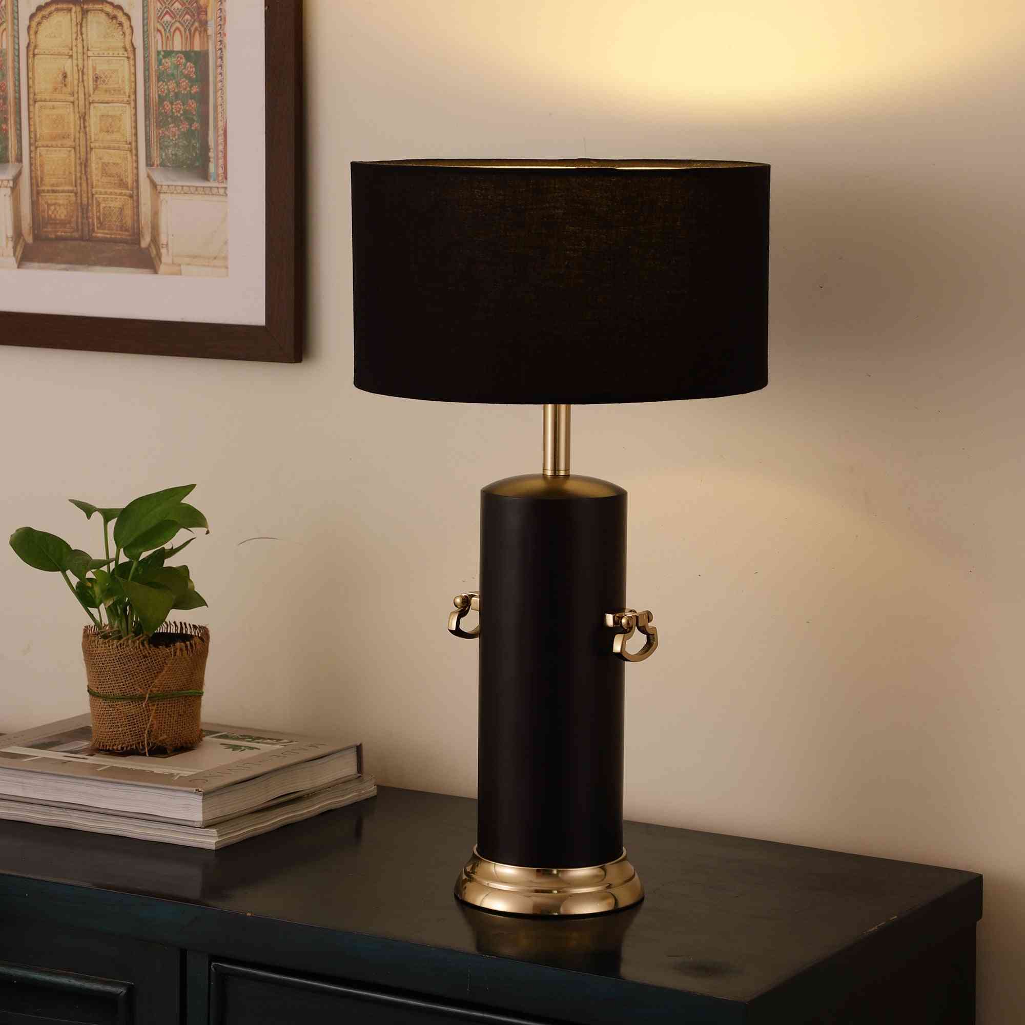 Zenith’S handle table lamp