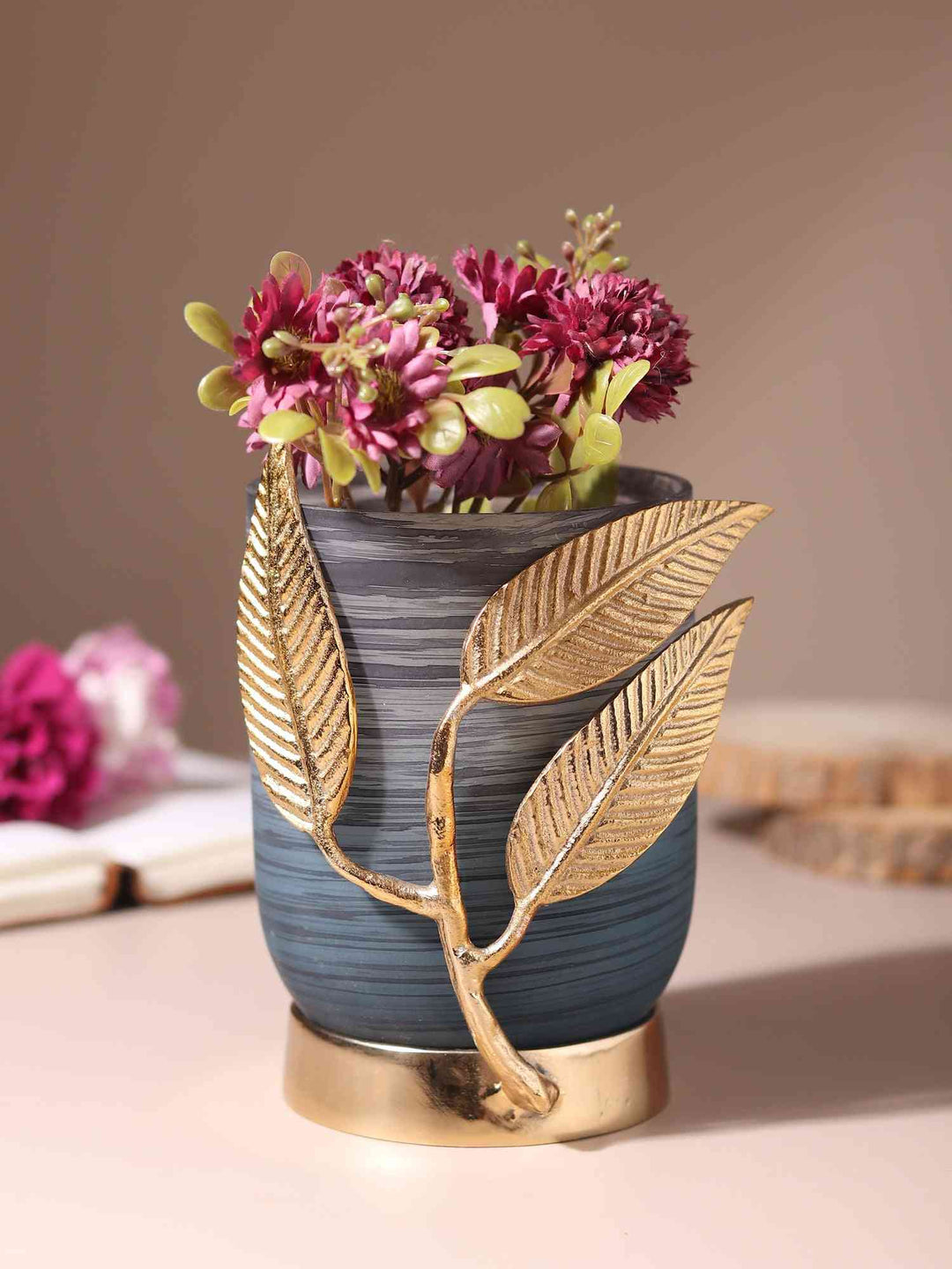 Versa Leaf Glass Vase Charm | Leaf-Accented Vase for Modern Elegance