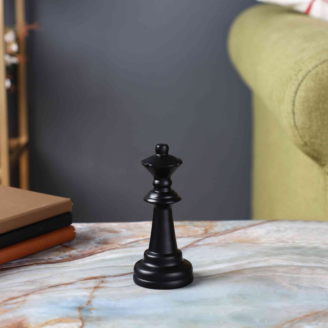 Chess Knight Golden Strategy | Luxe Figurine for Chess Enthusiasts