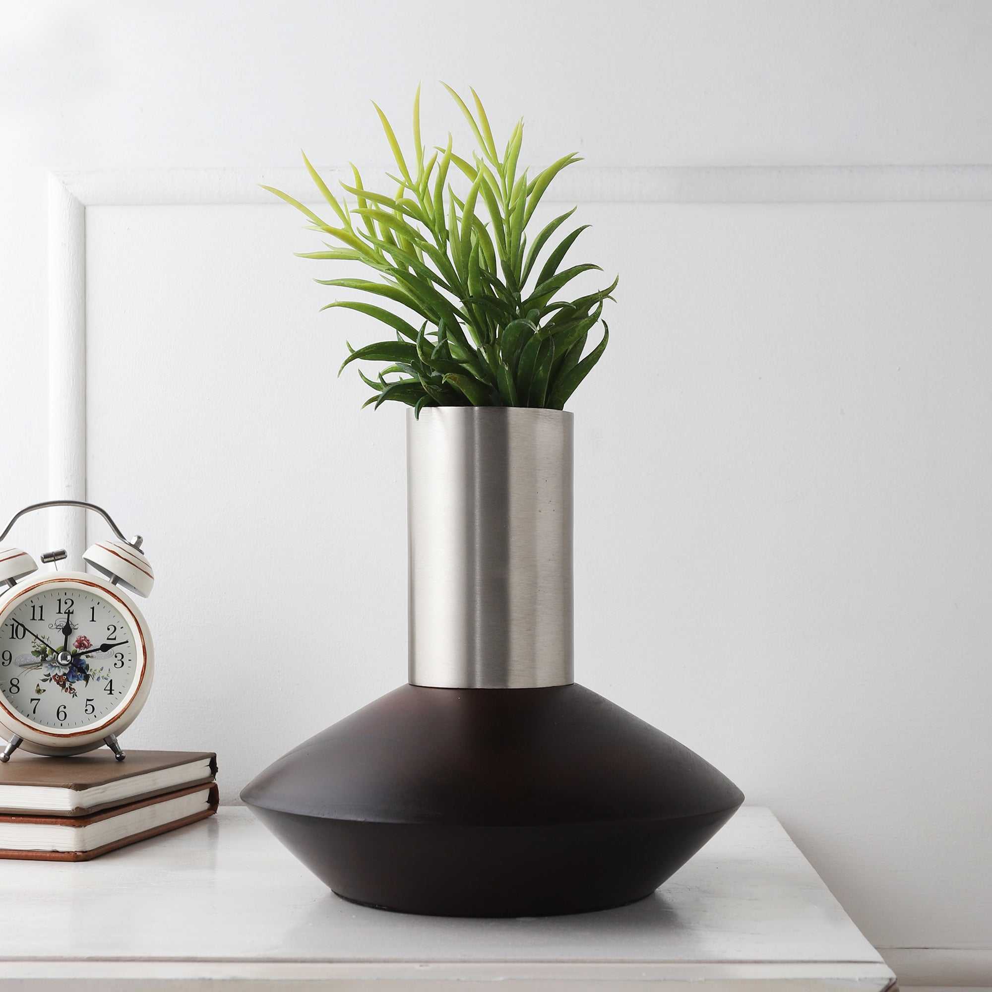 Short Deidra Brass Elegance Vase | Compact Vase for Modern Florals