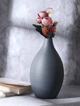 Vesera Enamel Flower Vase | Minimalist Charm in Graphite Black & Pistachio